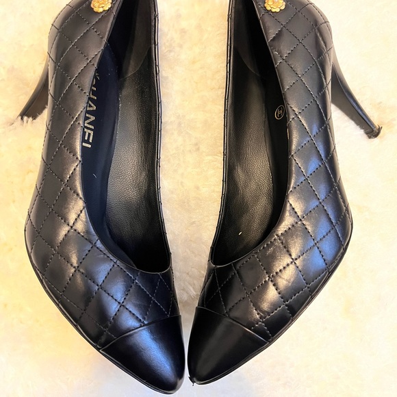 QUILTED CHANEL LAMBSKIN PUMPS - Picture 3 of 11